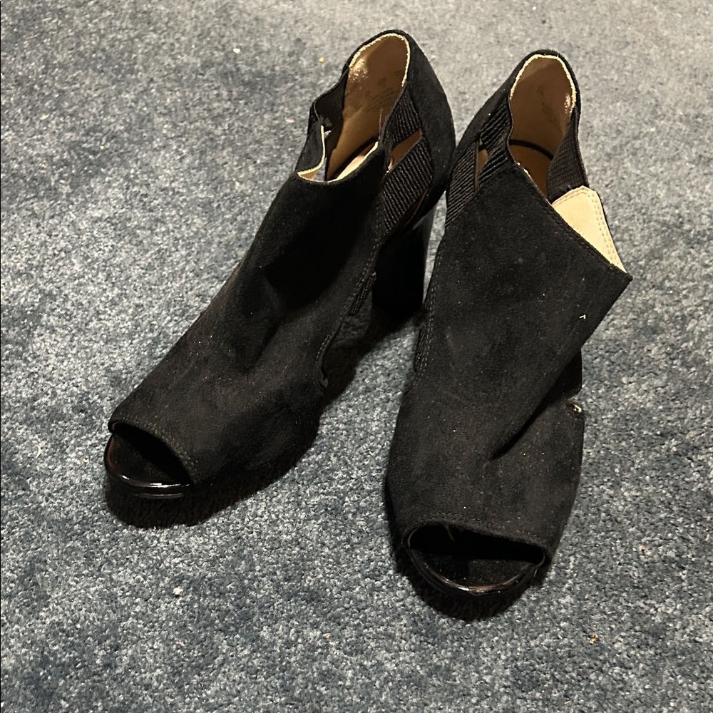 Life Stride Black Peep-Toe Heels